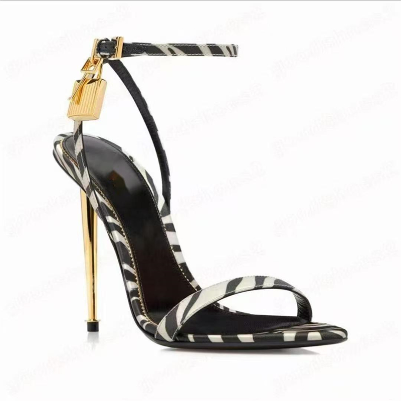 Buckle Strap Solid Color Key L - đánh giá và giá Leather Work Heels