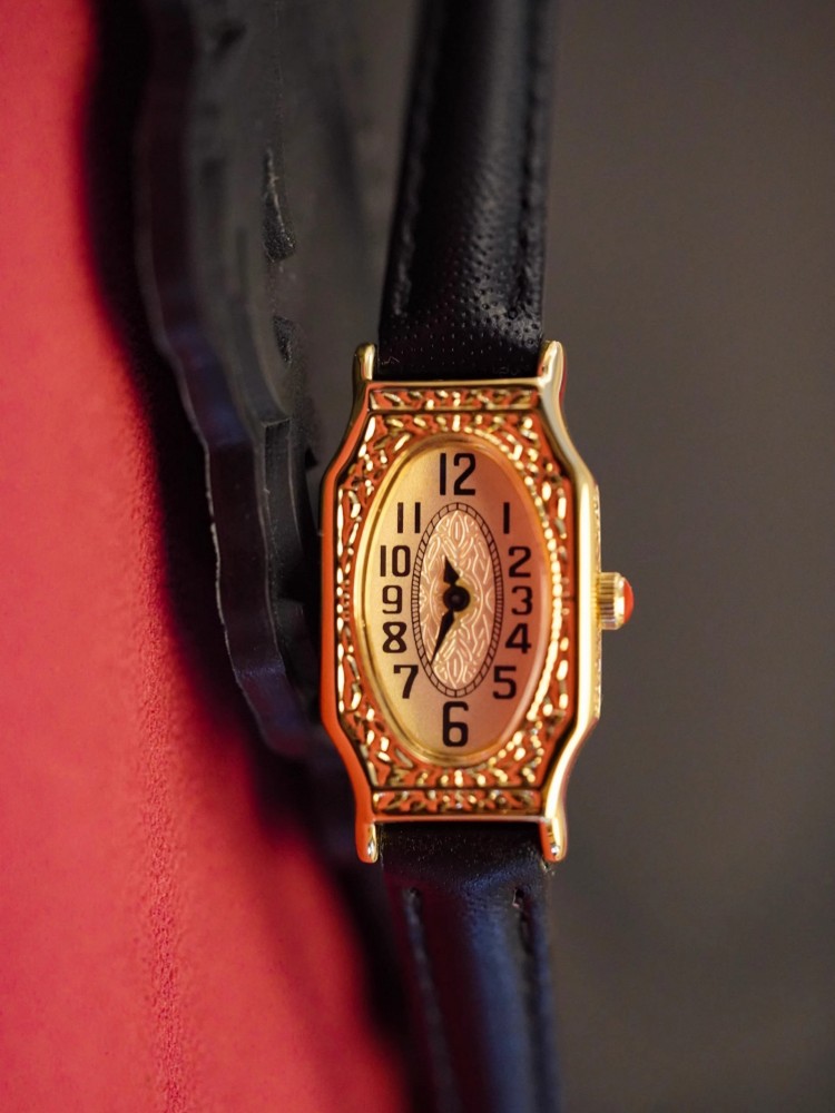 Vintage Women Wing Tip Golden  - đánh giá và giá Leatherwork Ideas